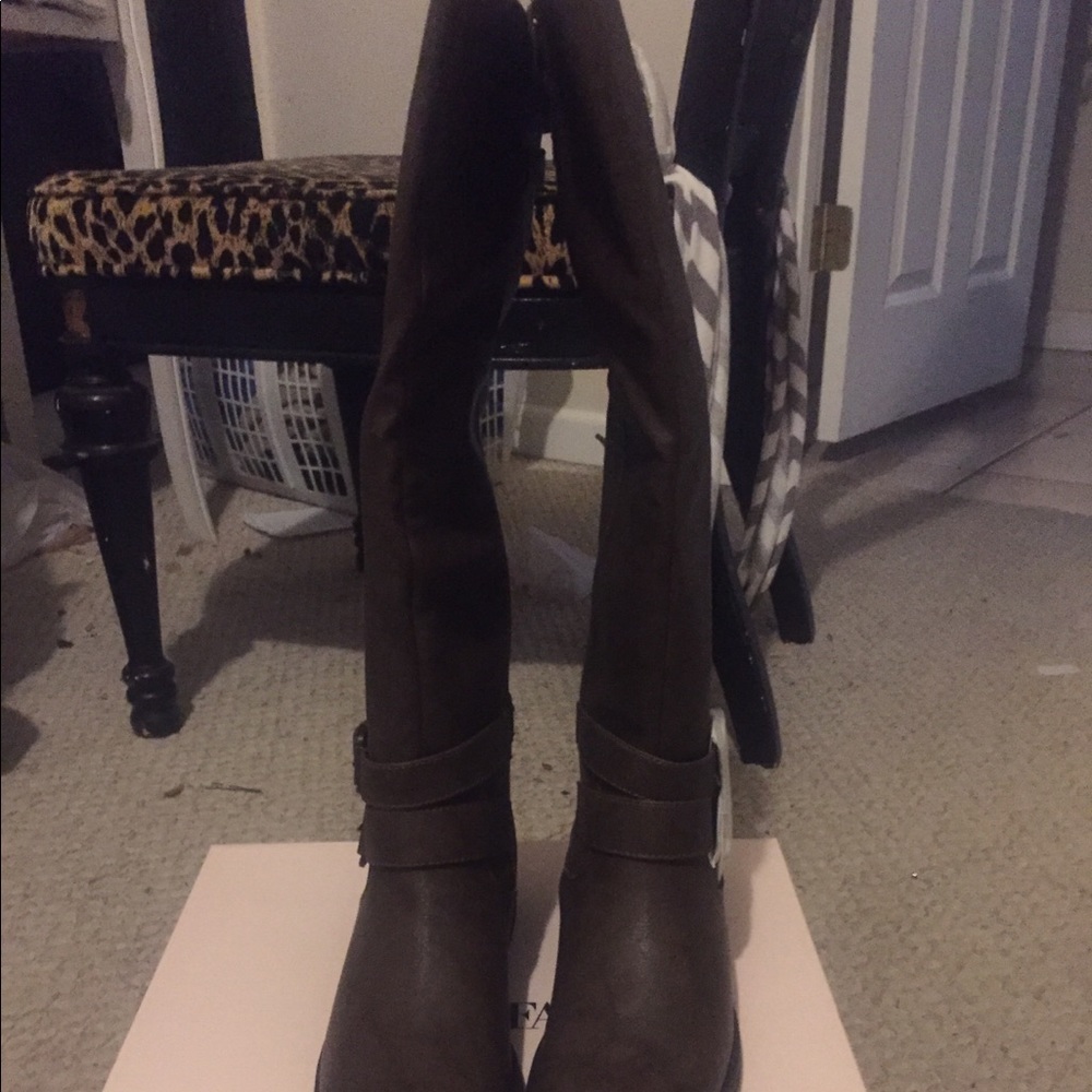 Brown riding boots brand new size 6